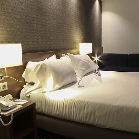 Express By Ihg Hotel 3*