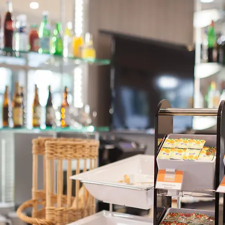 Express By Ihg Hotel 3*