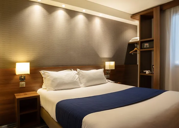 Express By Ihg Hotel